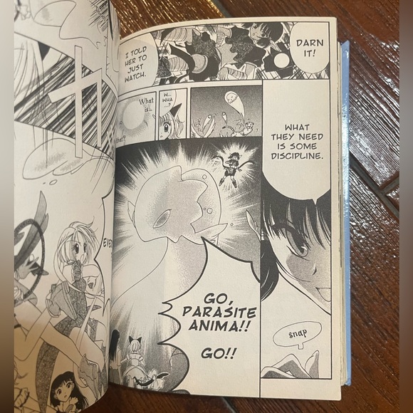 MewMew Hardcover Volume 2 Book - Picture 5 of 8